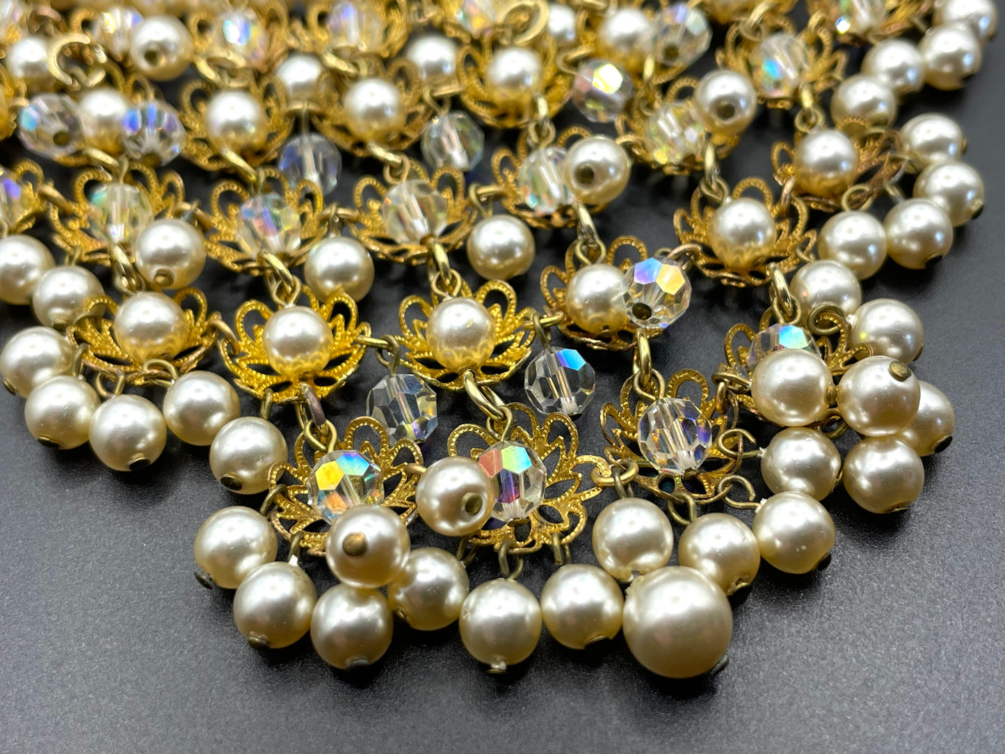 Elaborate vintage chandelier faceted AB crystal & glass pearl bead gold tone filigree bib necklace
