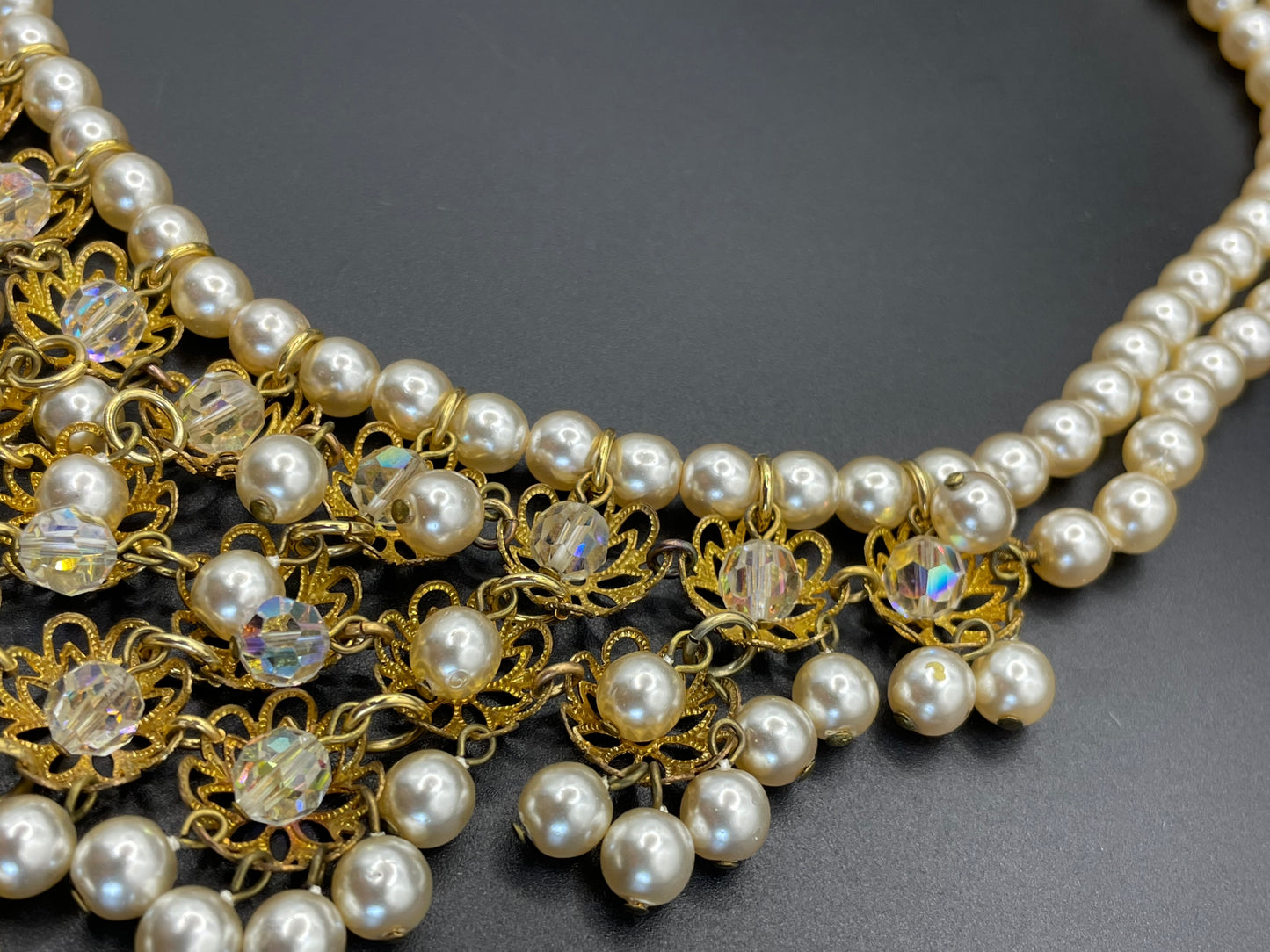 Elaborate vintage chandelier faceted AB crystal & glass pearl bead gold tone filigree bib necklace