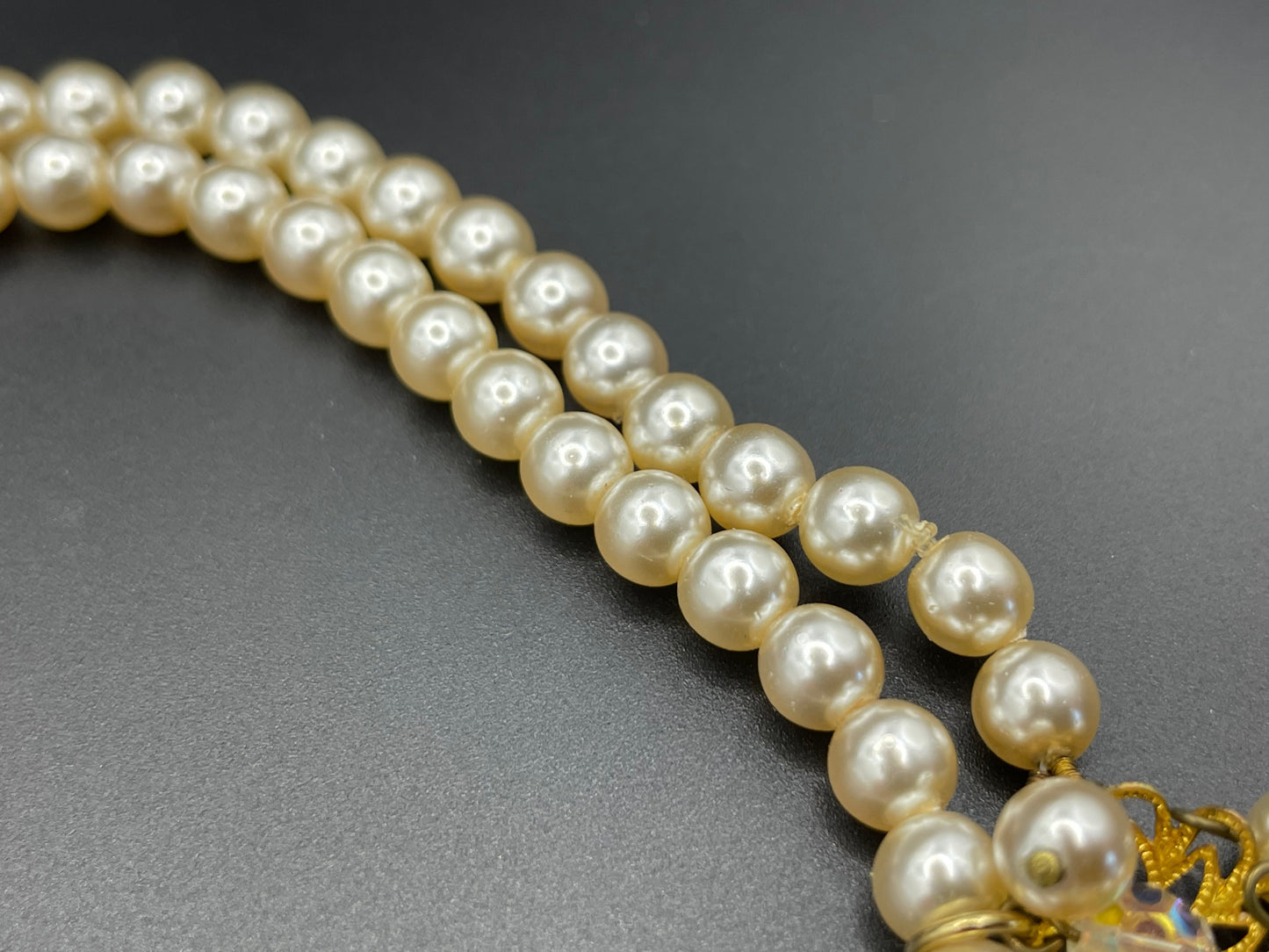 Elaborate vintage chandelier faceted AB crystal & glass pearl bead gold tone filigree bib necklace