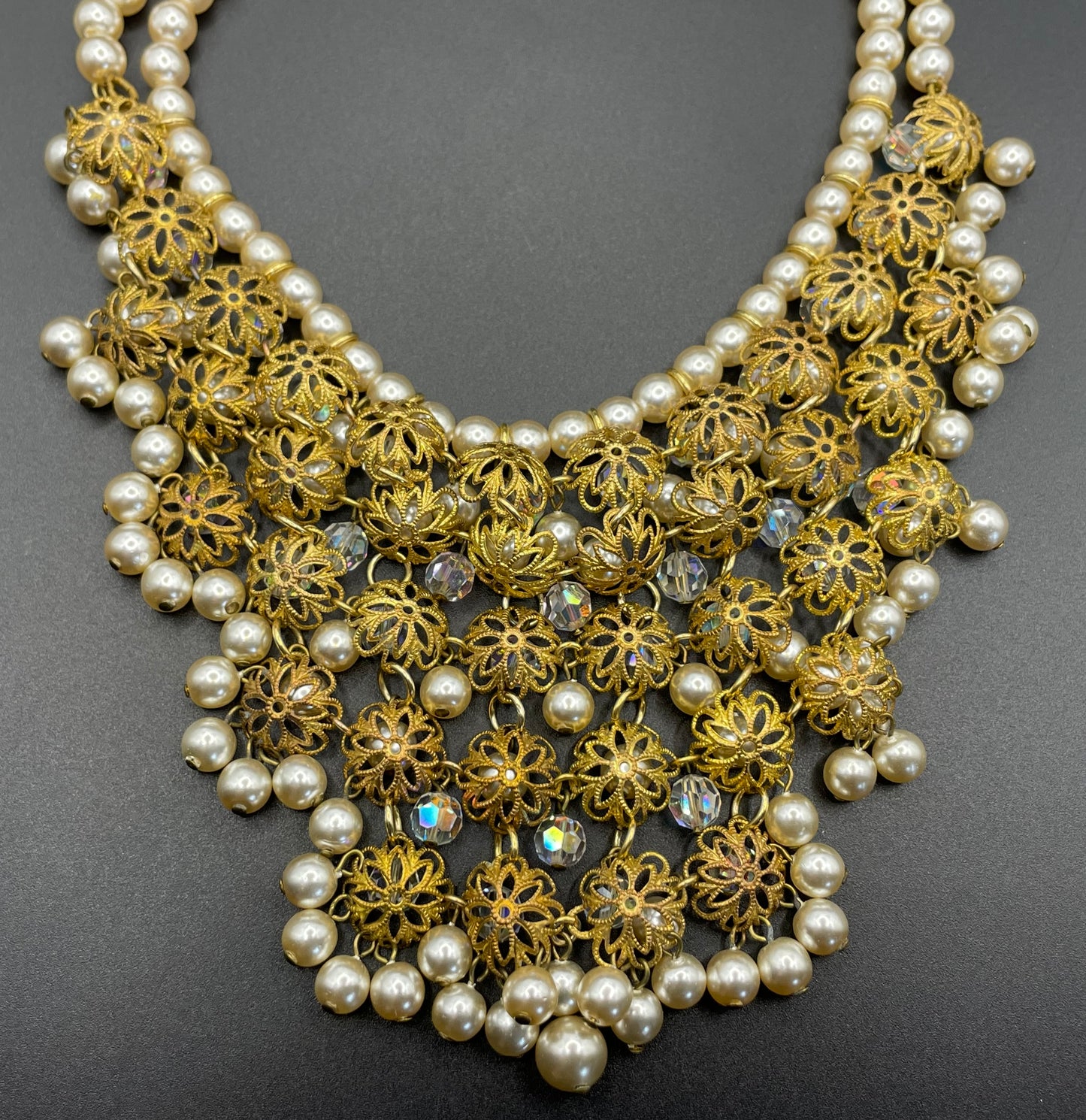 Elaborate vintage chandelier faceted AB crystal & glass pearl bead gold tone filigree bib necklace