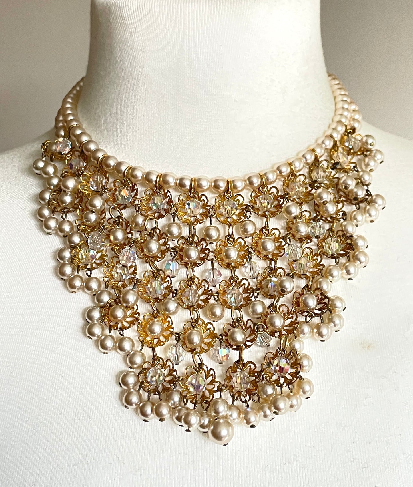 Elaborate vintage chandelier faceted AB crystal & glass pearl bead gold tone filigree bib necklace