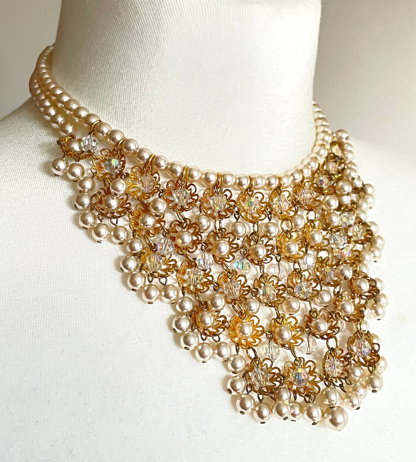 Elaborate vintage chandelier faceted AB crystal & glass pearl bead gold tone filigree bib necklace