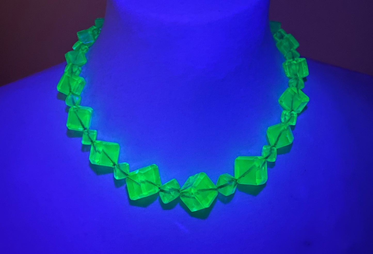 Vintage uranium glass faceted bead graduated Art Deco necklace - fabulous beads that glow under UV light, on foxtail chain