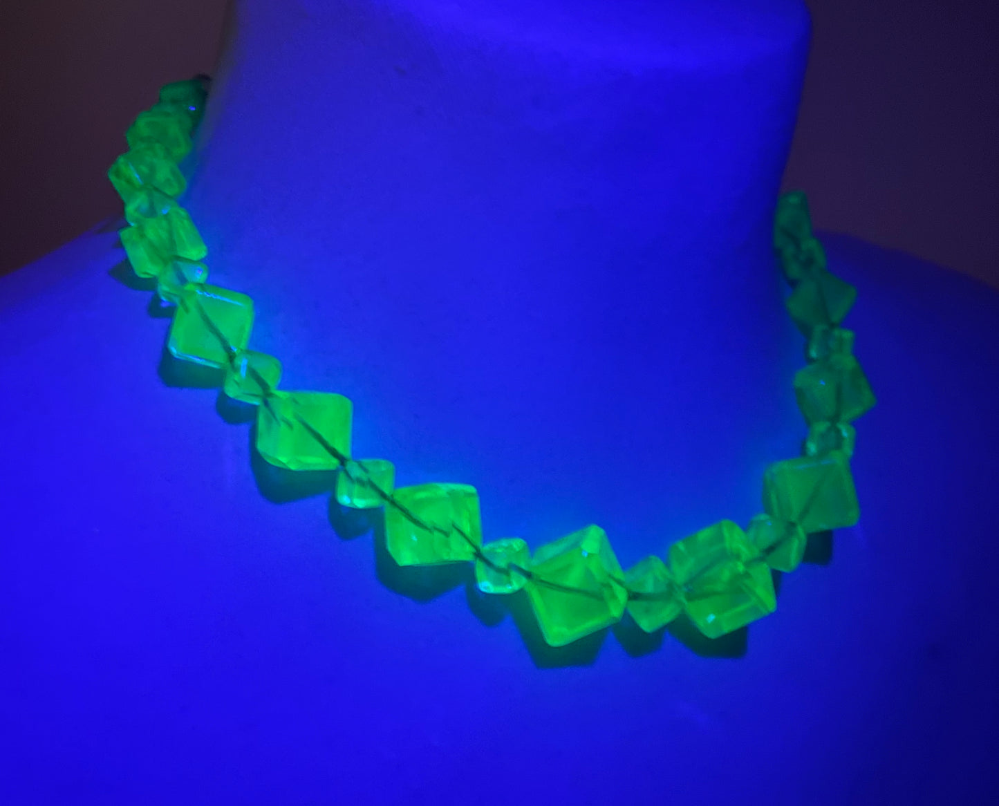 Vintage uranium glass faceted bead graduated Art Deco necklace - fabulous beads that glow under UV light, on foxtail chain