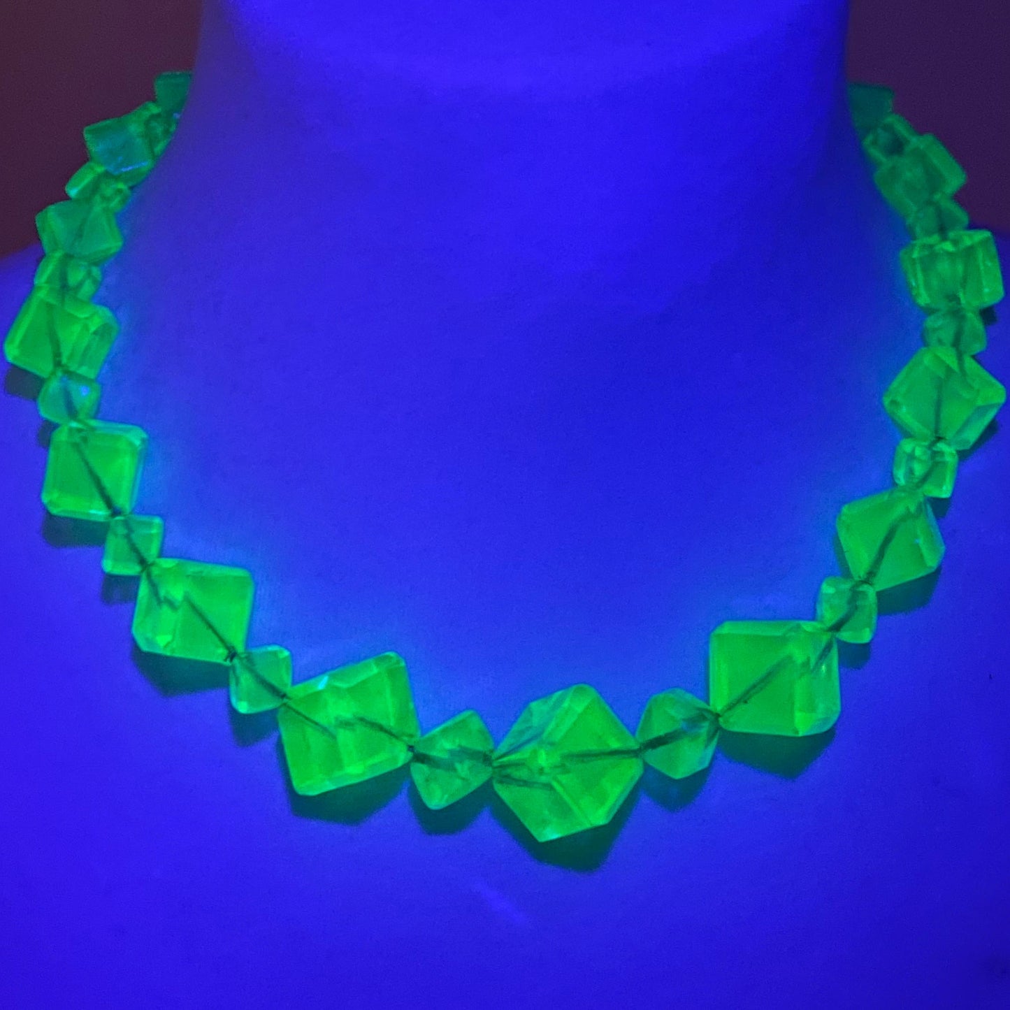 Vintage uranium glass faceted bead graduated Art Deco necklace - fabulous beads that glow under UV light, on foxtail chain