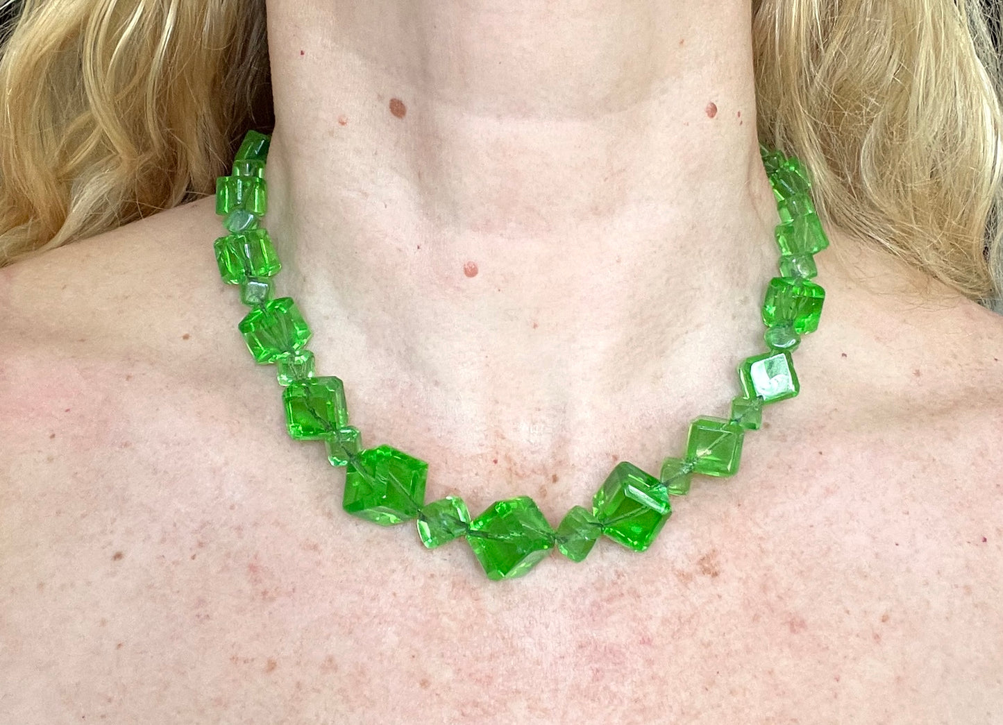 Vintage uranium glass faceted bead graduated Art Deco necklace - fabulous beads that glow under UV light, on foxtail chain