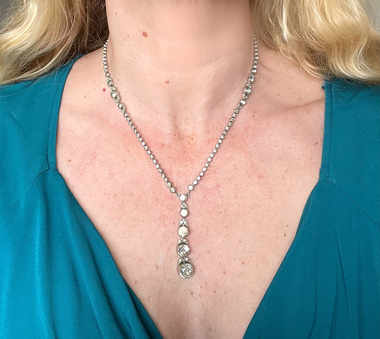 Vintage Art Deco Czech crystal paste and silver tone collet set riviere lariat Y necklace, classic and beautiful bud and leaf design