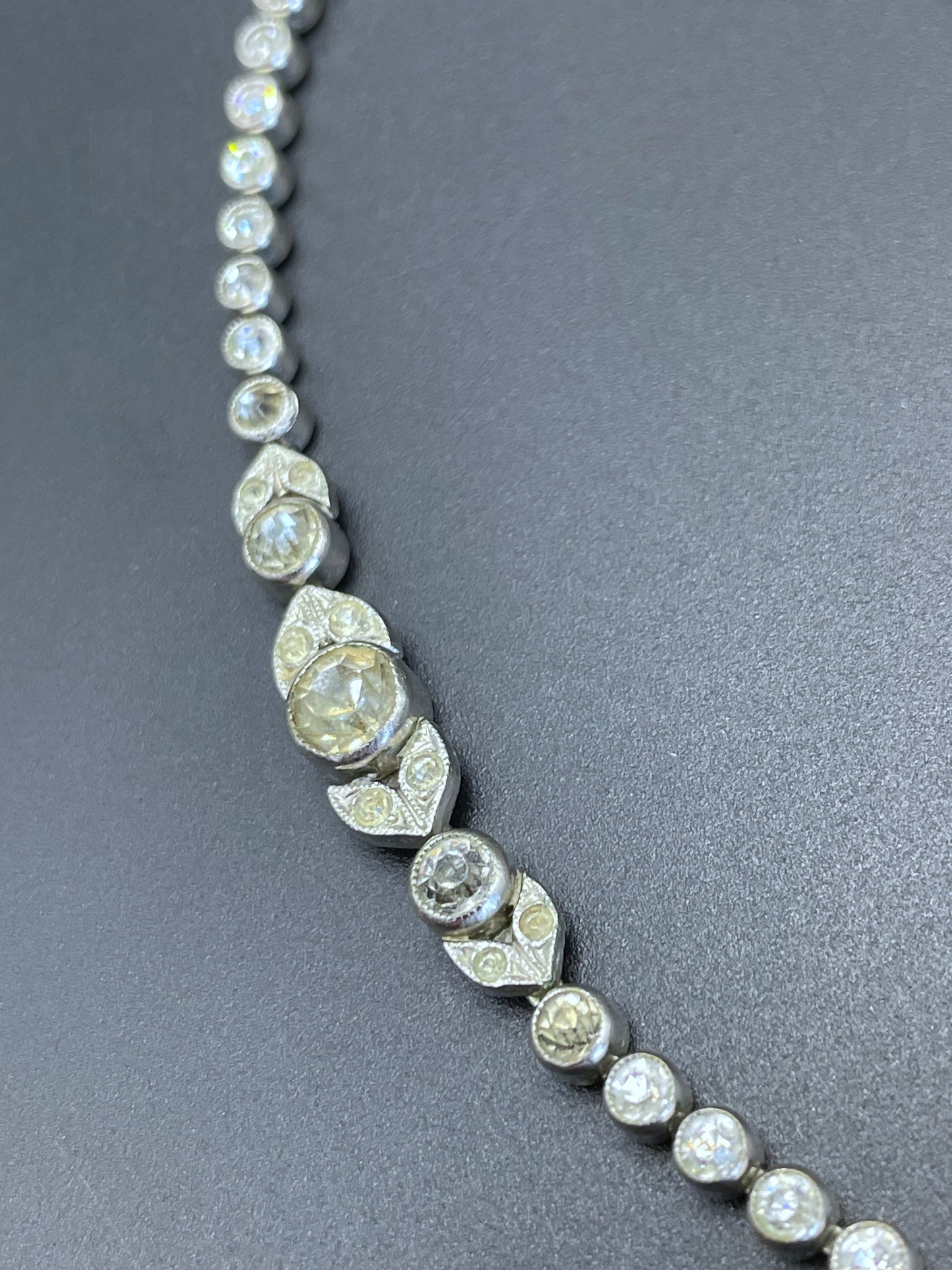 Vintage Art Deco Czech crystal paste and silver tone collet set riviere lariat Y necklace, classic and beautiful bud and leaf design