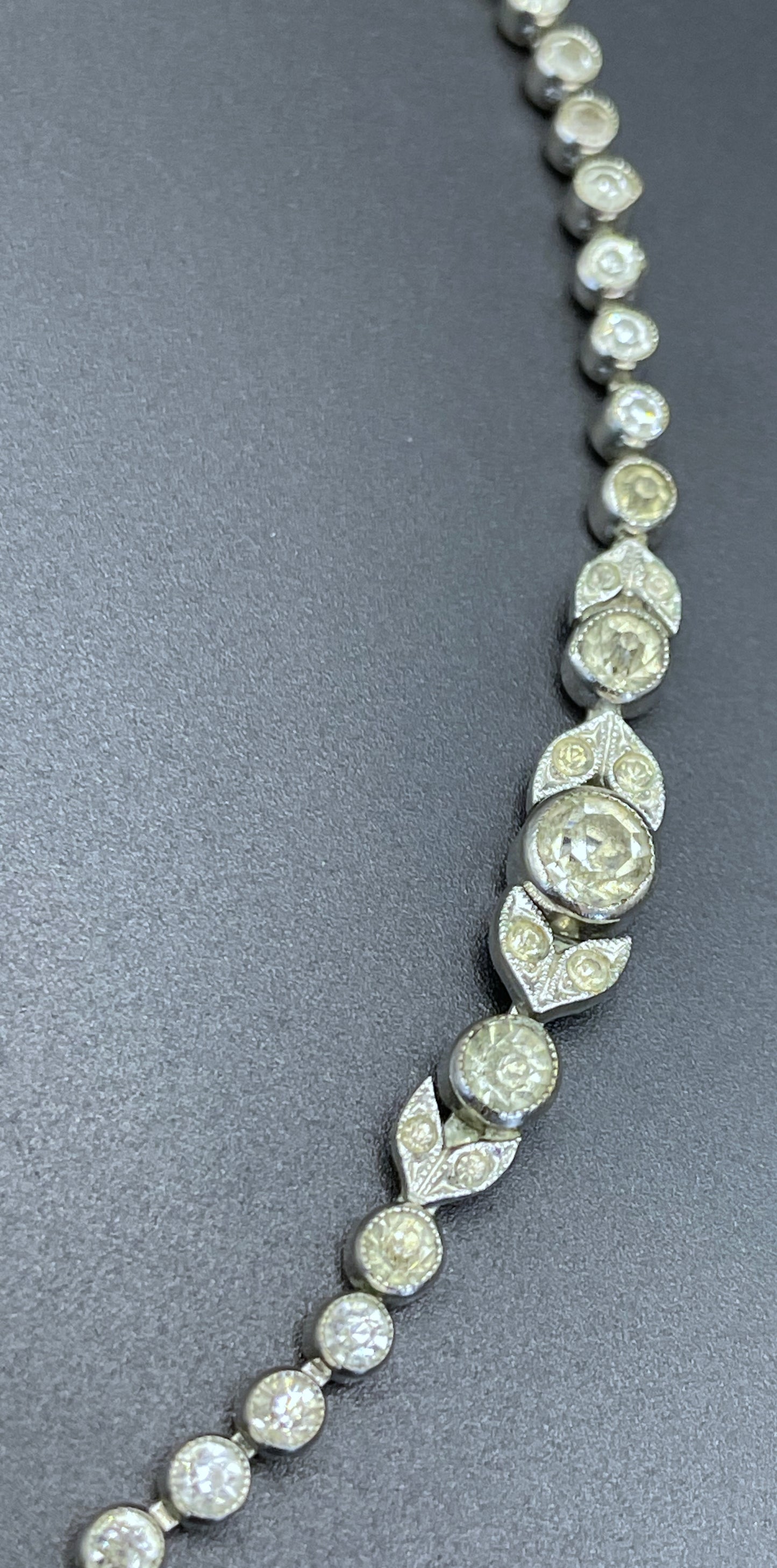 Vintage Art Deco Czech crystal paste and silver tone collet set riviere lariat Y necklace, classic and beautiful bud and leaf design
