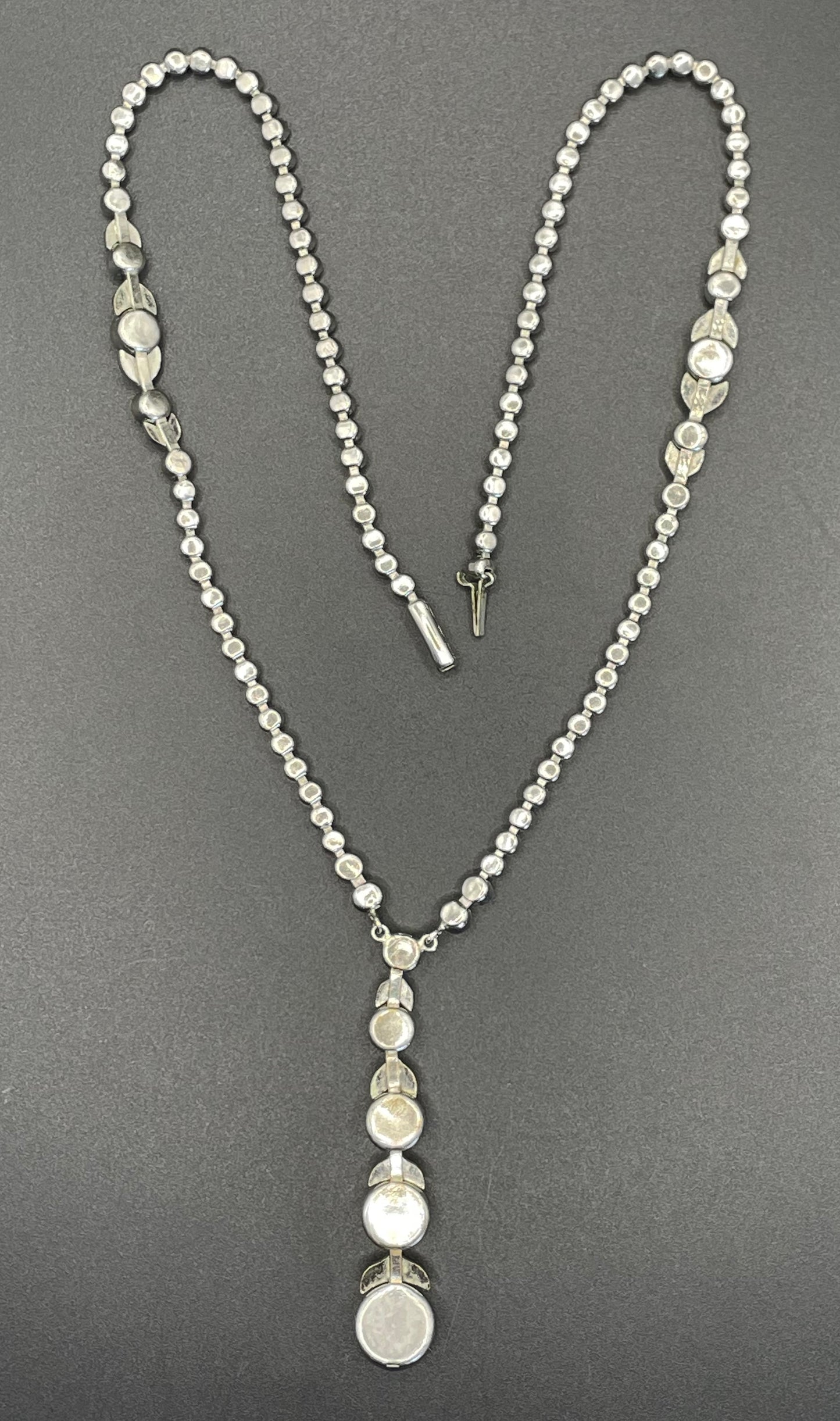 Vintage Art Deco Czech crystal paste and silver tone collet set riviere lariat Y necklace, classic and beautiful bud and leaf design