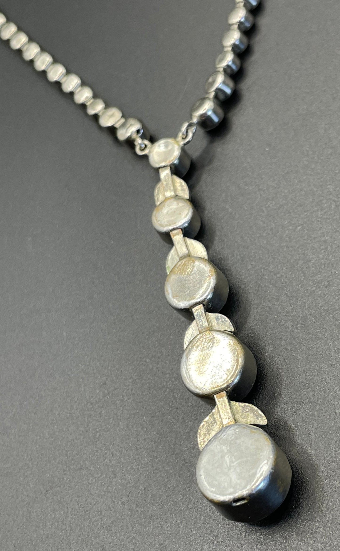 Vintage Art Deco Czech crystal paste and silver tone collet set riviere lariat Y necklace, classic and beautiful bud and leaf design