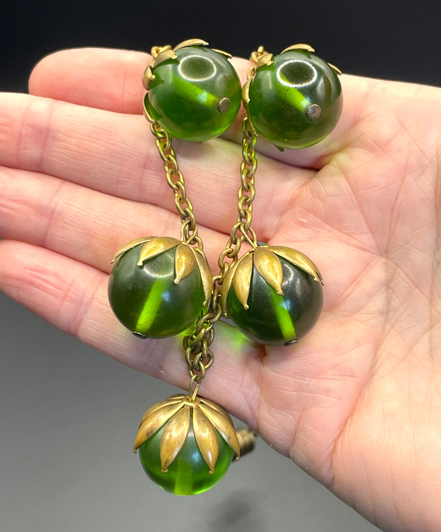 Vintage Art Deco 1930s machine age beaded fringe necklace with early plastic transparent green round chunky beads, antique gold tone links