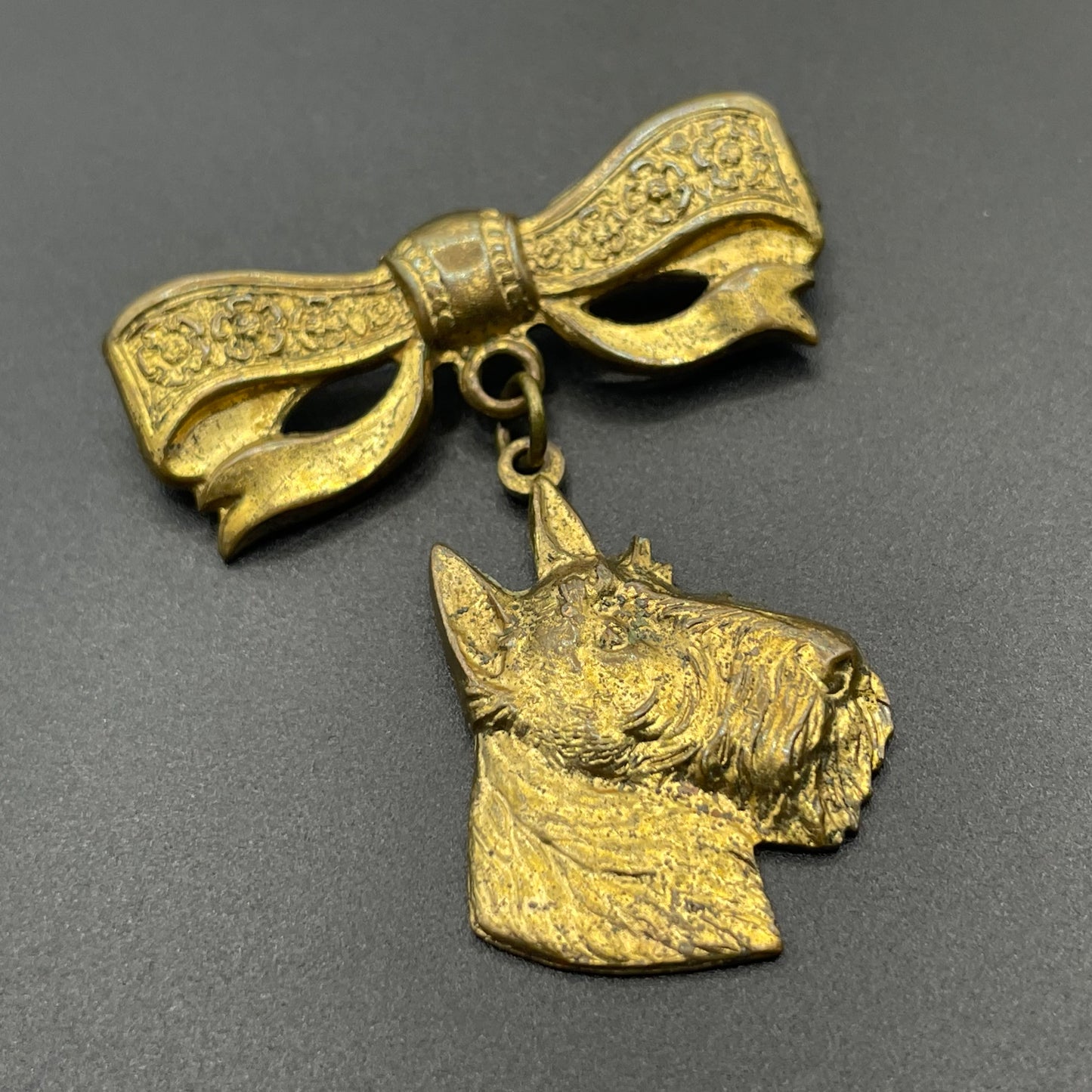 Vintage Art Deco moulded brass scottie terrier dog brooch with pretty bow motif