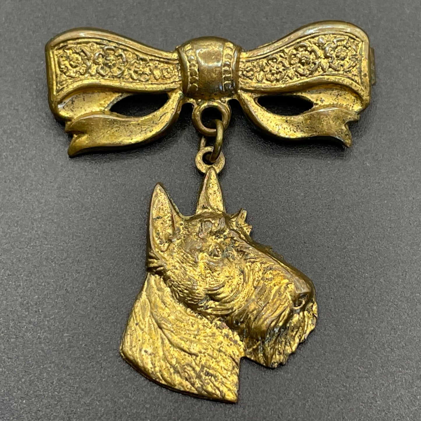 Vintage Art Deco moulded brass scottie terrier dog brooch with pretty bow motif