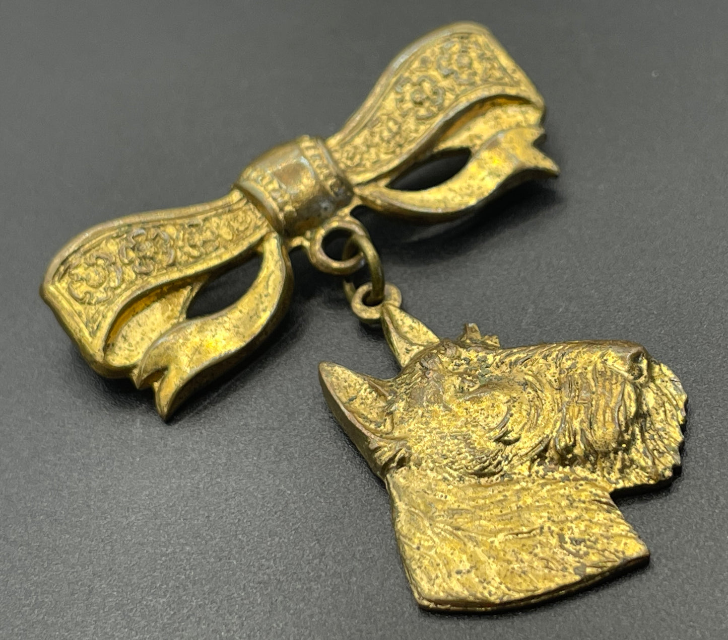 Vintage Art Deco moulded brass scottie terrier dog brooch with pretty bow motif