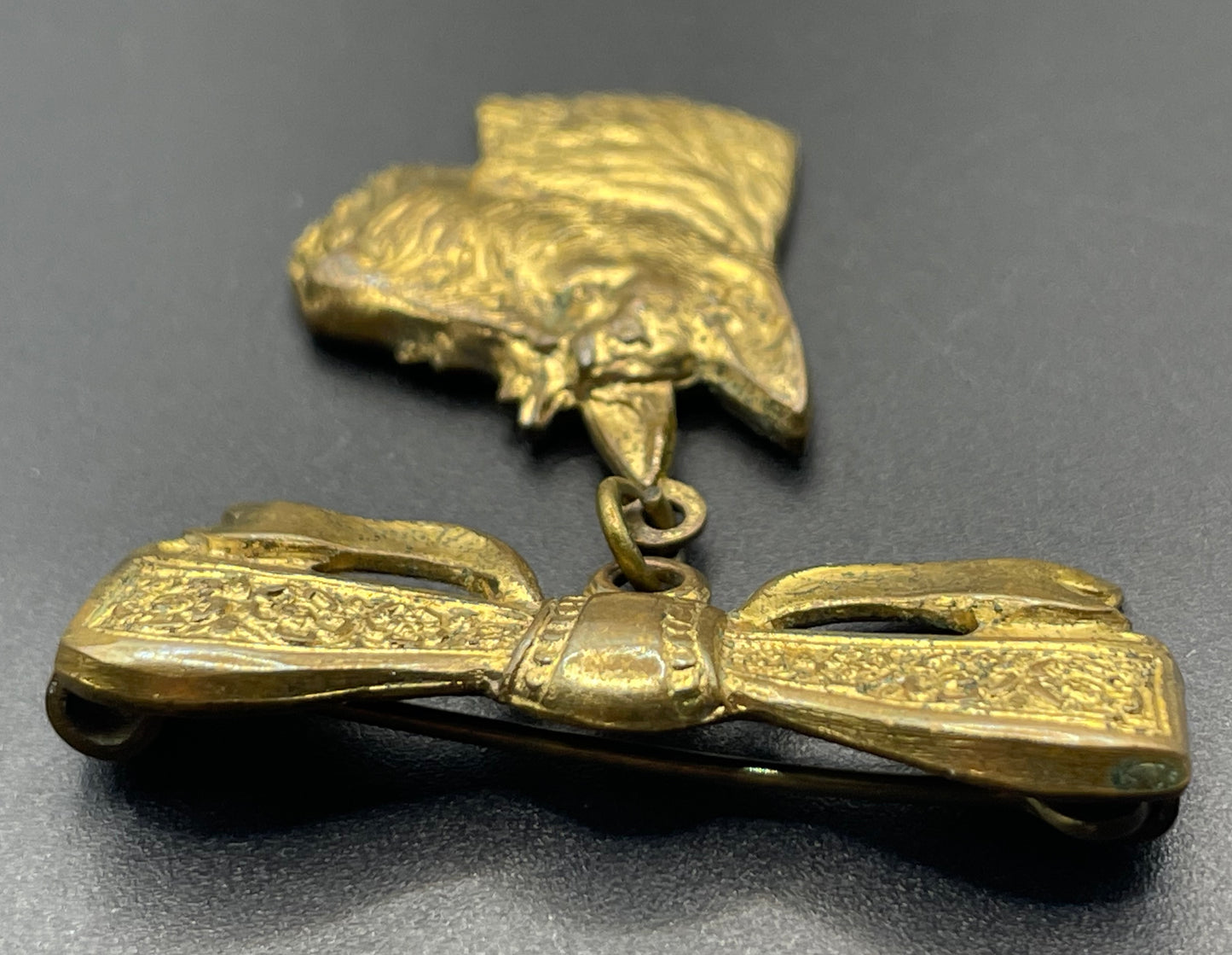 Vintage Art Deco moulded brass scottie terrier dog brooch with pretty bow motif