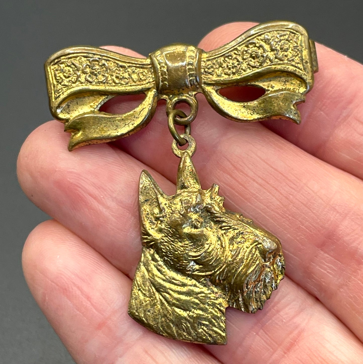 Vintage Art Deco moulded brass scottie terrier dog brooch with pretty bow motif
