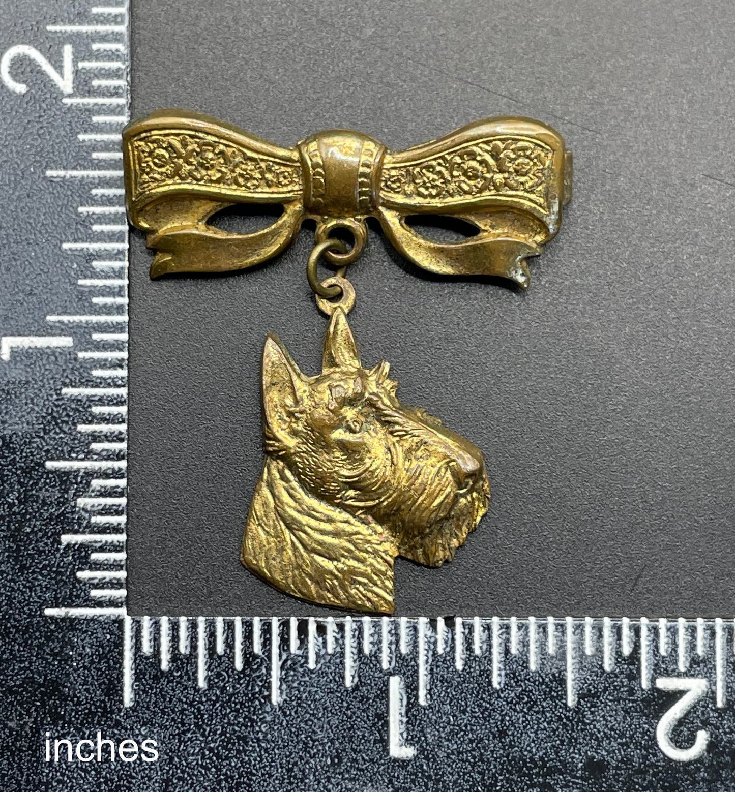 Vintage Art Deco moulded brass scottie terrier dog brooch with pretty bow motif