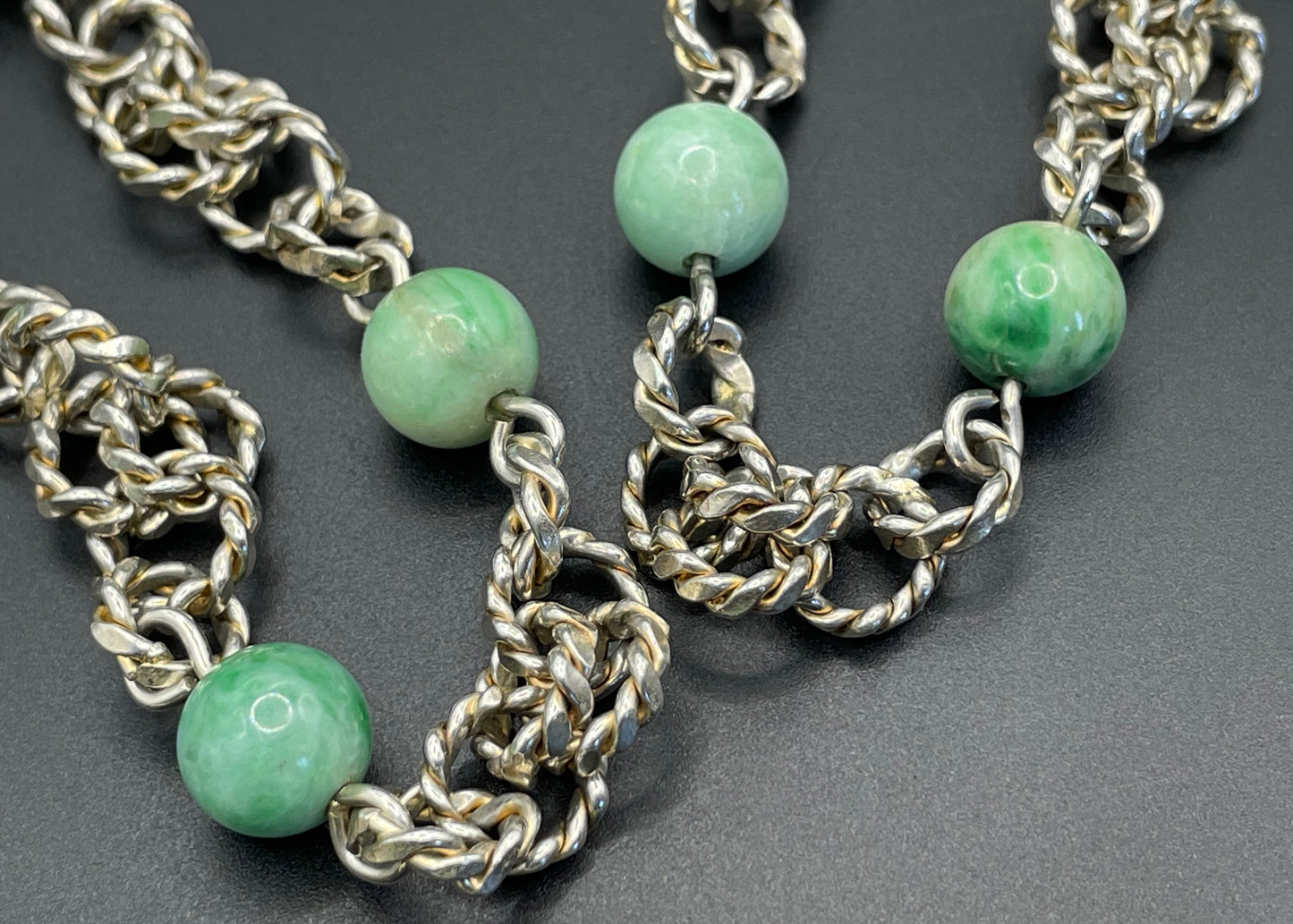 Vintage Art Deco green jade gemstone round bead and chunky unmarked solid silver link long flapper necklace