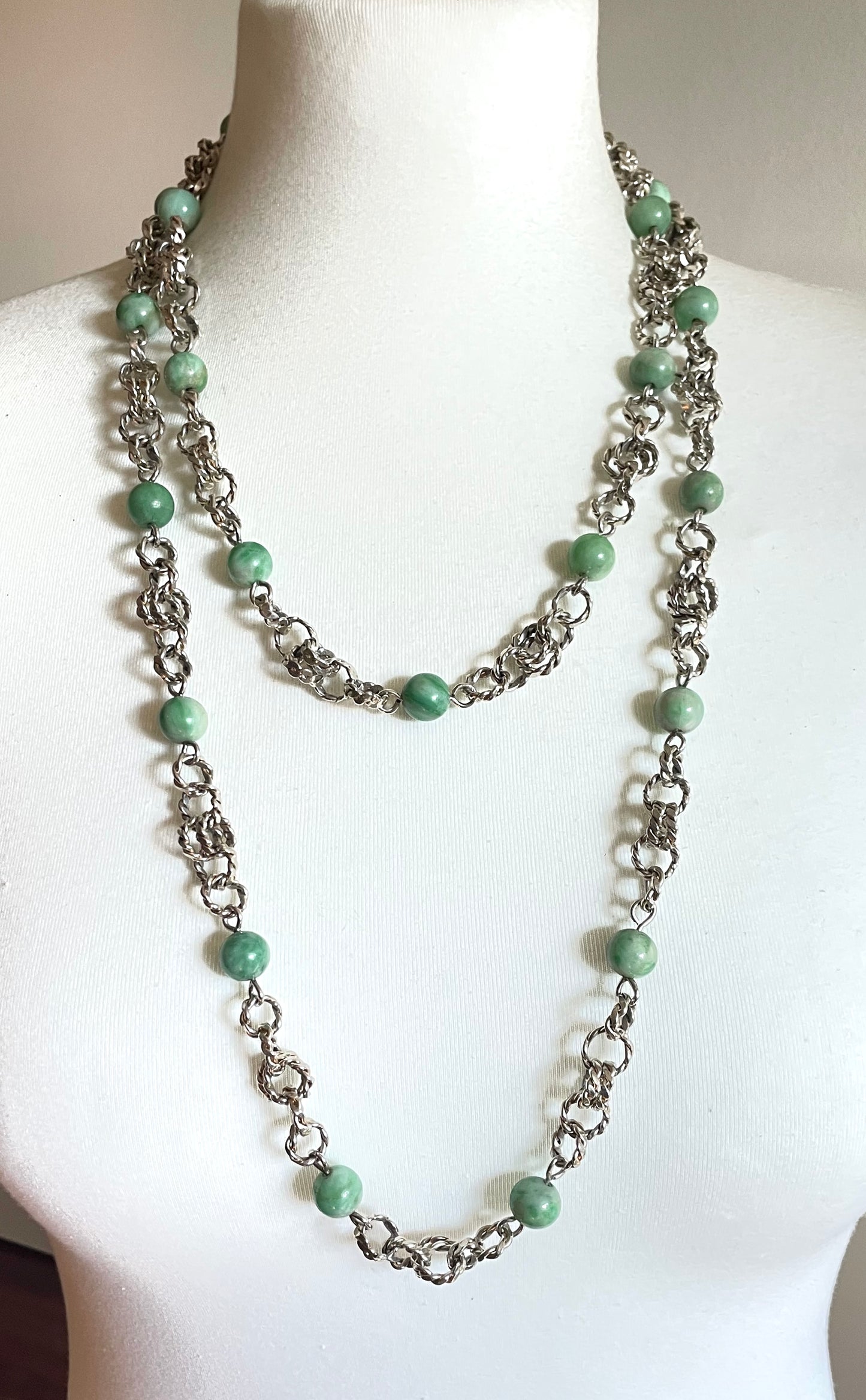 Vintage Art Deco green jade gemstone round bead and chunky unmarked solid silver link long flapper necklace