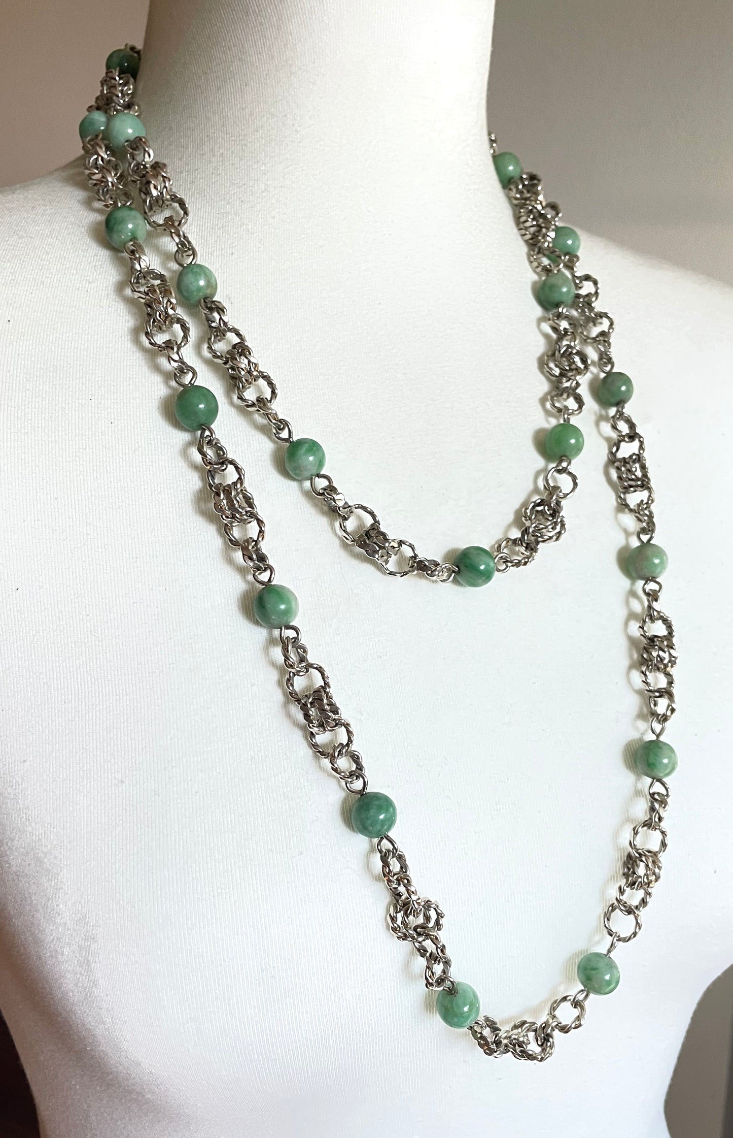 Vintage Art Deco green jade gemstone round bead and chunky unmarked solid silver link long flapper necklace