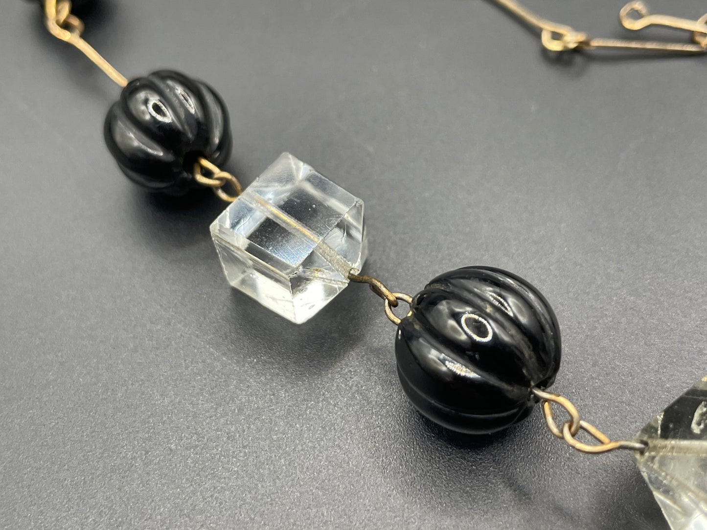 Vintage Art Deco chunky clear crystal faceted bead and carved early plastic melon / pumpkin bead necklace, with rolled gold wires