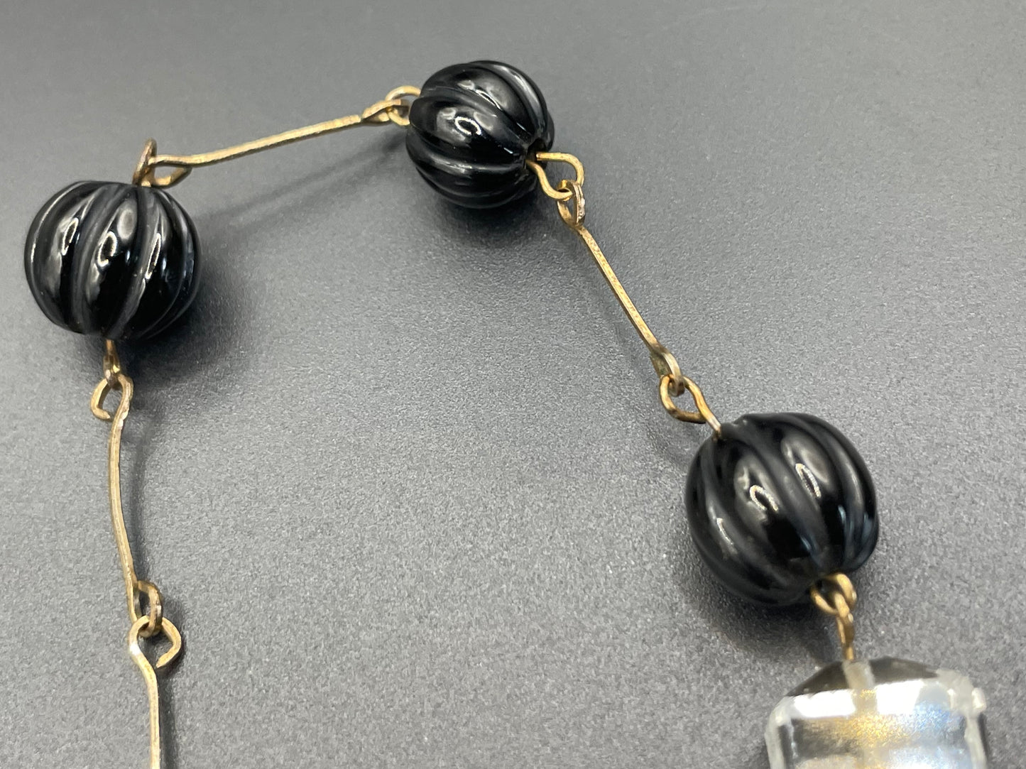 Vintage Art Deco chunky clear crystal faceted bead and carved early plastic melon / pumpkin bead necklace, with rolled gold wires