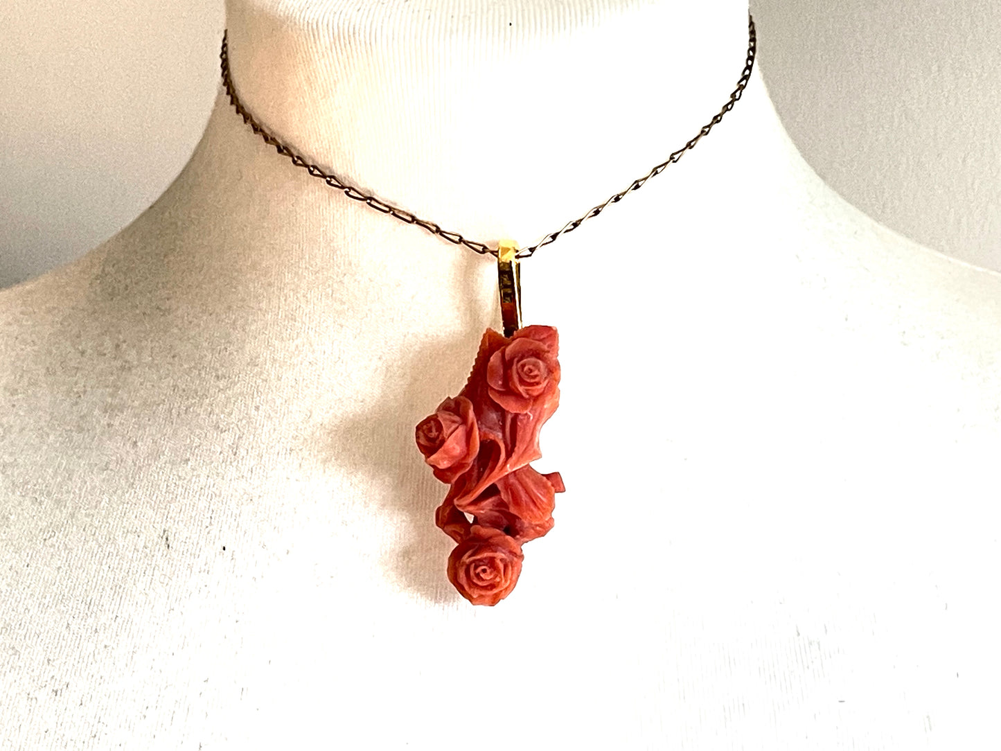 Antique Victorian carved coral and yellow metal rose flower design brooch (with pendant converter), possibly unmarked gold pin, 11 grams
