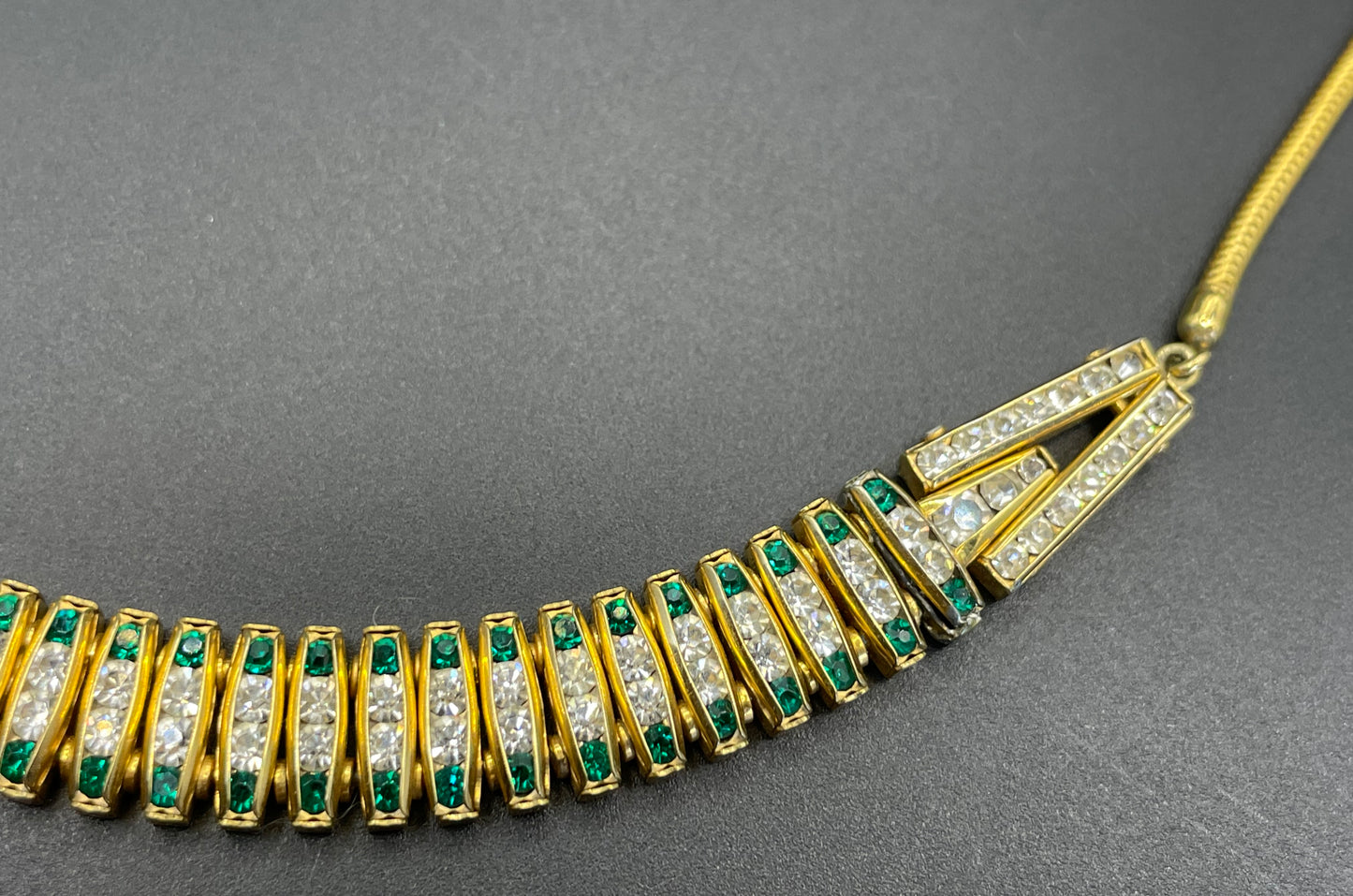 Vintage unsigned Esha Randel by Schreiber & Hiller Art Deco emerald green and clear paste rhinestone gold tone gilt machine age necklace