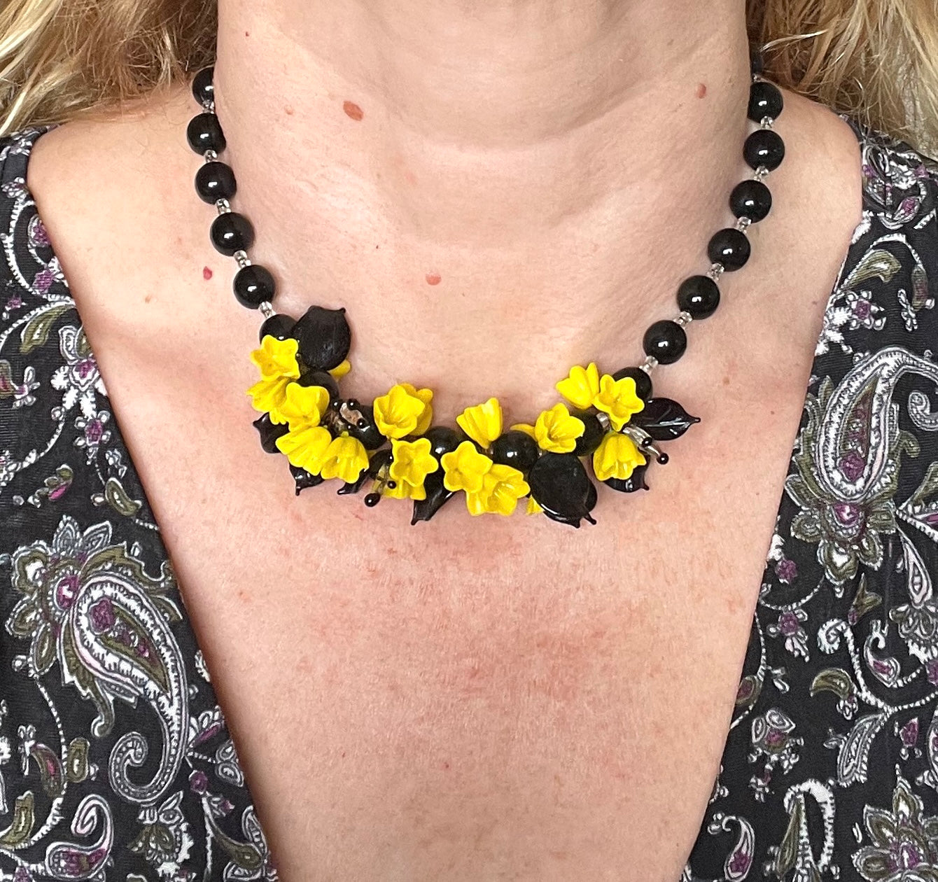 Vintage Art Deco glass flower and leaf necklace and earrings set (pierced ears) - unusual black and yellow colours