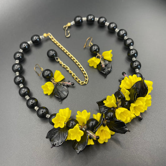 Vintage Art Deco glass flower and leaf necklace and earrings set (pierced ears) - unusual black and yellow colours