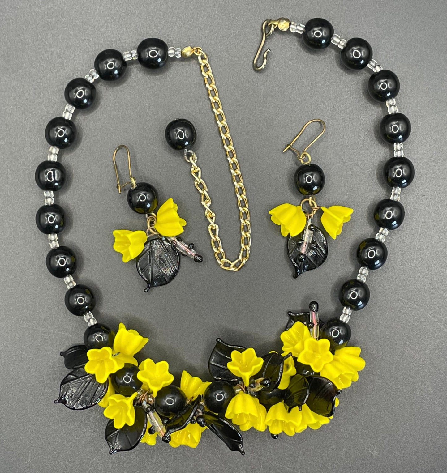 Vintage Art Deco glass flower and leaf necklace and earrings set (pierced ears) - unusual black and yellow colours