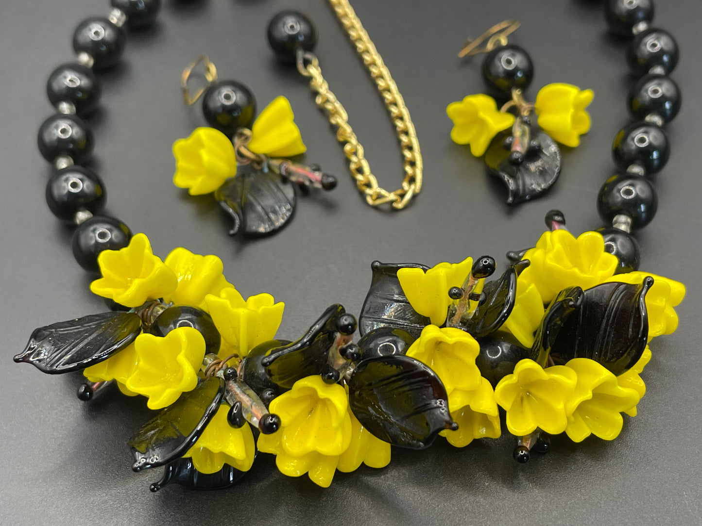 Vintage Art Deco glass flower and leaf necklace and earrings set (pierced ears) - unusual black and yellow colours
