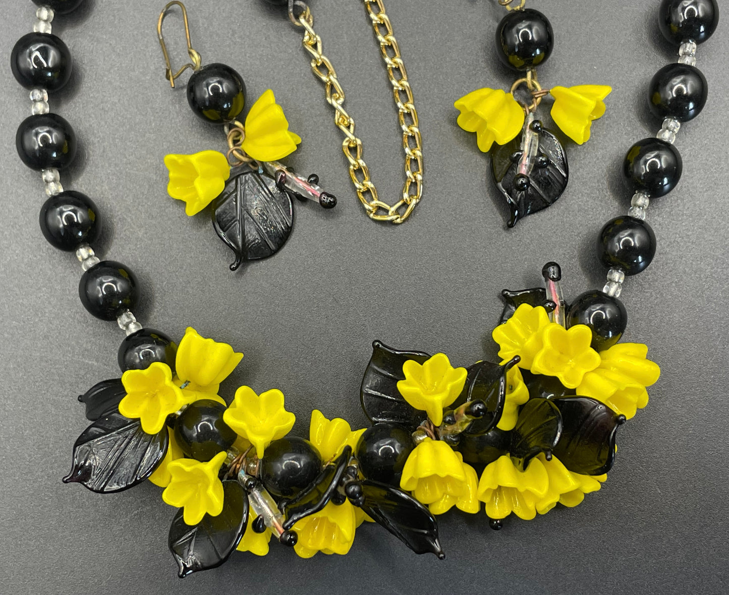 Vintage Art Deco glass flower and leaf necklace and earrings set (pierced ears) - unusual black and yellow colours