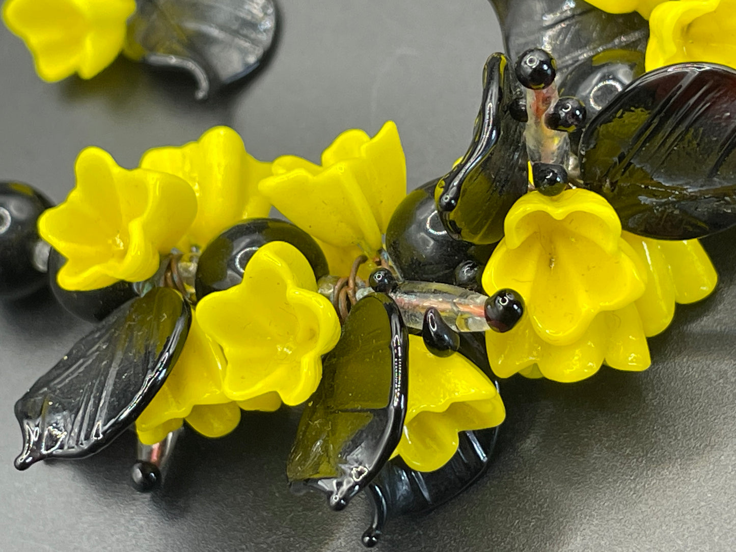 Vintage Art Deco glass flower and leaf necklace and earrings set (pierced ears) - unusual black and yellow colours