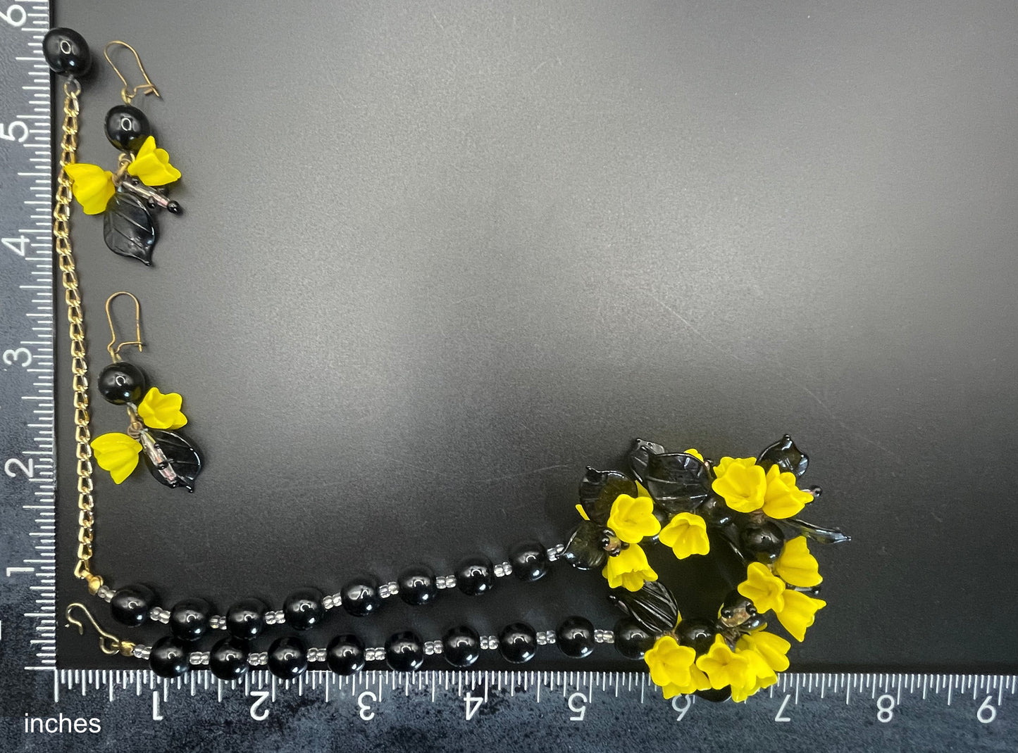 Vintage Art Deco glass flower and leaf necklace and earrings set (pierced ears) - unusual black and yellow colours