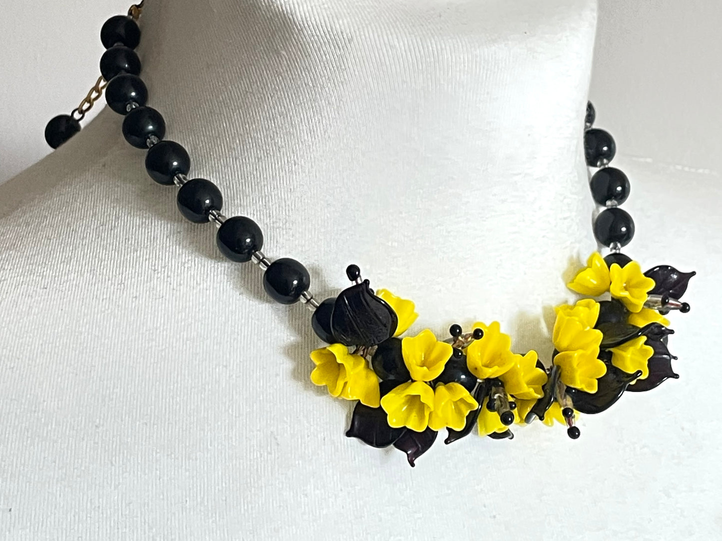Vintage Art Deco glass flower and leaf necklace and earrings set (pierced ears) - unusual black and yellow colours
