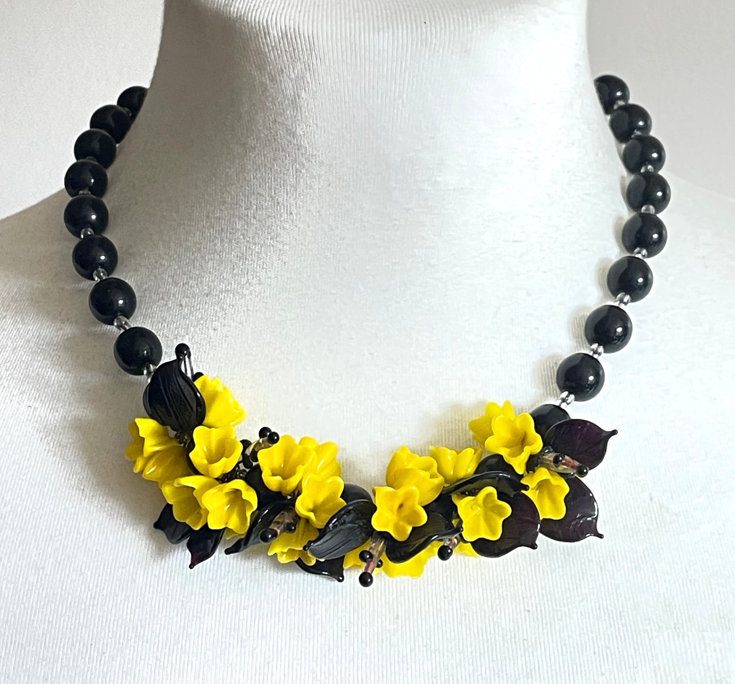 Vintage Art Deco glass flower and leaf necklace and earrings set (pierced ears) - unusual black and yellow colours