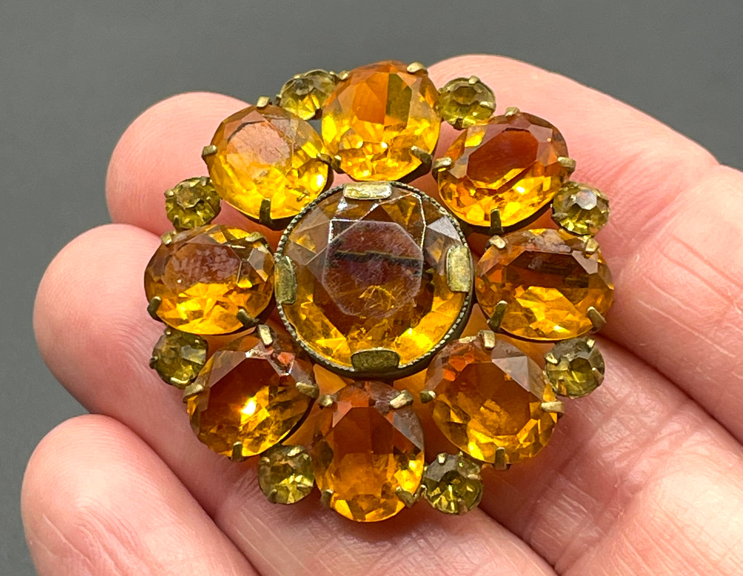 Vintage Art Deco citrine yellow glass rhinestone, open-backed, antique gold tone brooch pin, stunning sunshine colour
