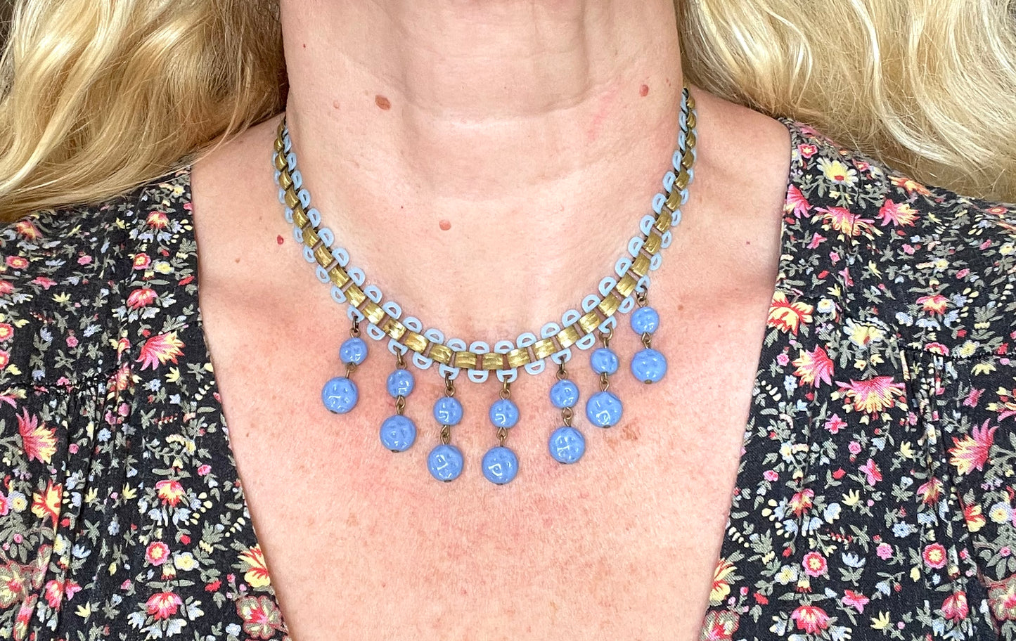 Beautiful vintage bookchain style blue poured glass bead and early plastic with gold tone fringe necklace, Art Deco, Miriam Haskell style