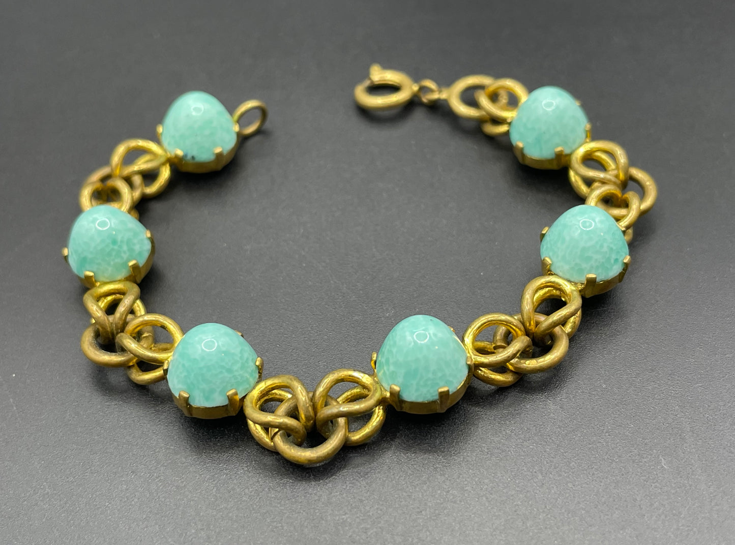 Vintage Art Deco green  'Peking' style glass tall cabochon and gold tone cocktail bracelet