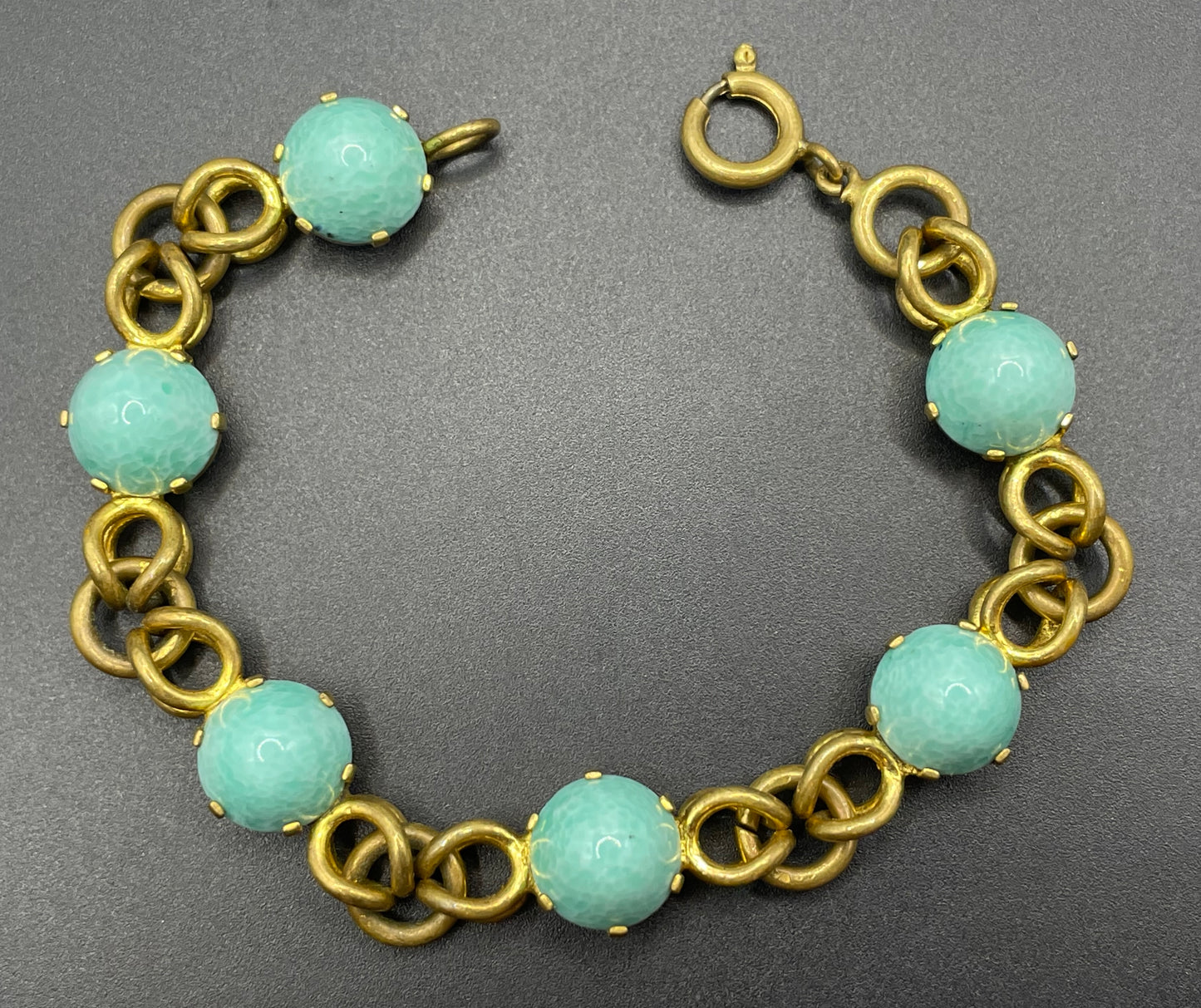 Vintage Art Deco green  'Peking' style glass tall cabochon and gold tone cocktail bracelet