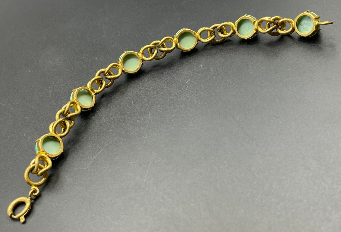 Vintage Art Deco green  'Peking' style glass tall cabochon and gold tone cocktail bracelet