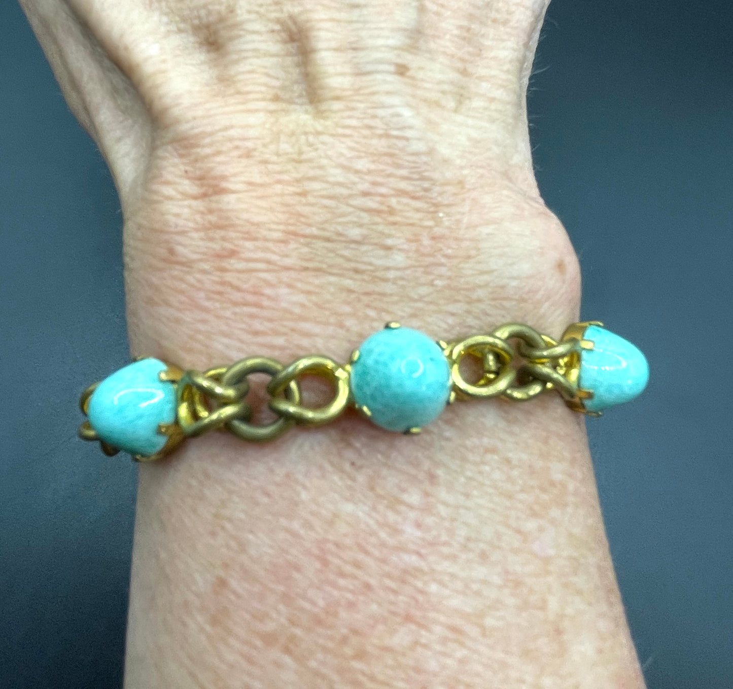 Vintage Art Deco green  'Peking' style glass tall cabochon and gold tone cocktail bracelet