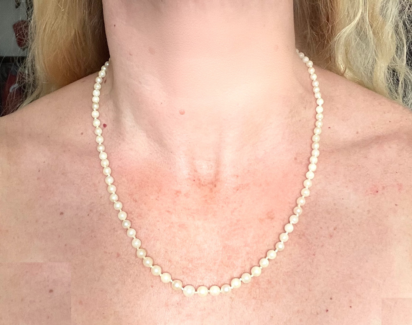Vintage real cultured pearl necklace, graduated in size, hand-knotted, pretty engraved sterling silver clasp, mid-length