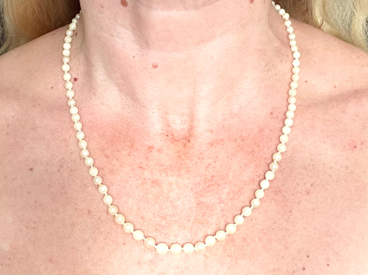 Vintage real cultured pearl necklace, graduated in size, hand-knotted, pretty engraved sterling silver clasp, mid-length