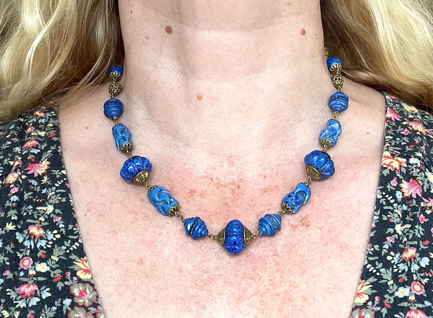 Vintage Art Deco Czech blue faux lapis lazuli glass bead necklace with beautiful moulded glass beads and gold tone filigree