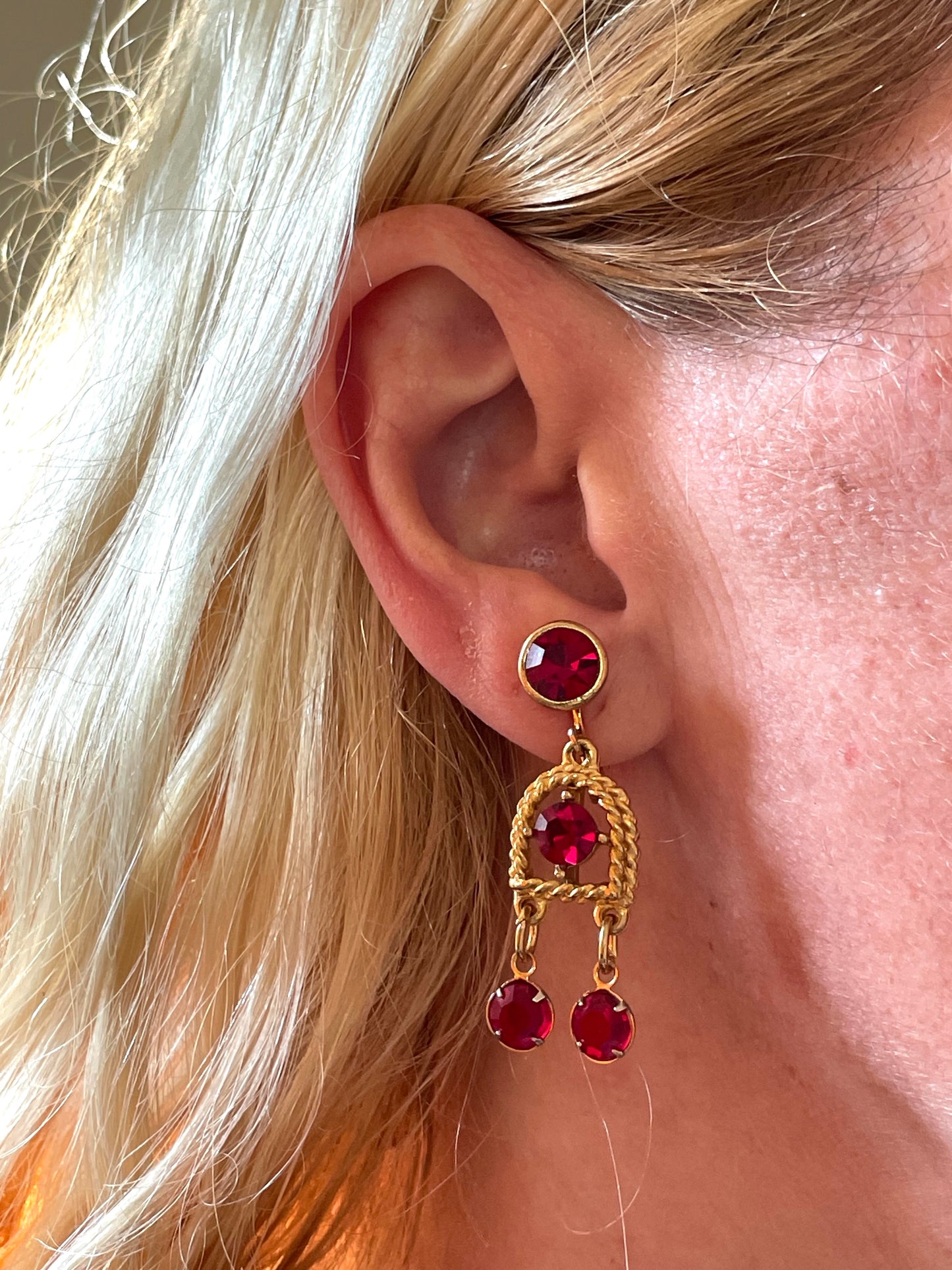 Vintage signed Lisner 1970s long gold tone and ruby red rhinestone chandelier pendant disco necklace and clip on earrings set