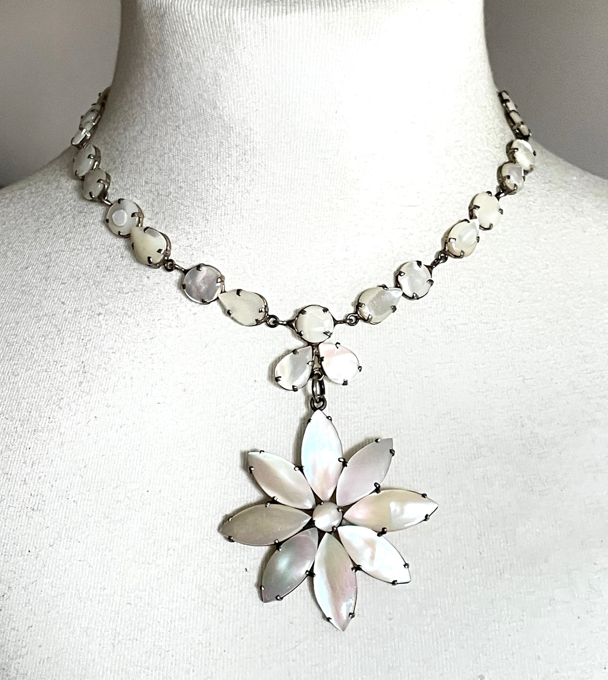 Antique / vintage mother of pearl riviere necklace, open backed pale gold tone settings, beautiful MOP cabochons, large floral pendant drop