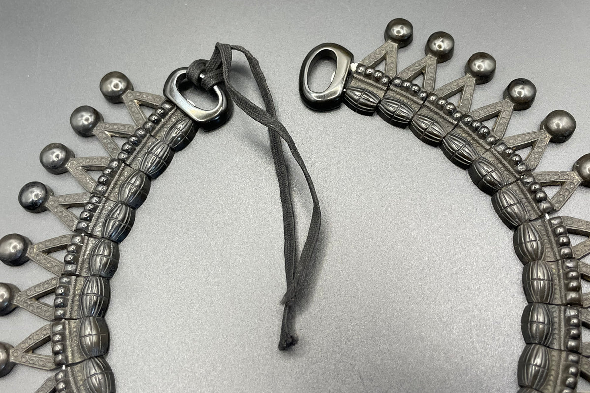 Antique Victorian moulded Vulcanite ornate panel collar necklace, unusual piece in lovely condition
